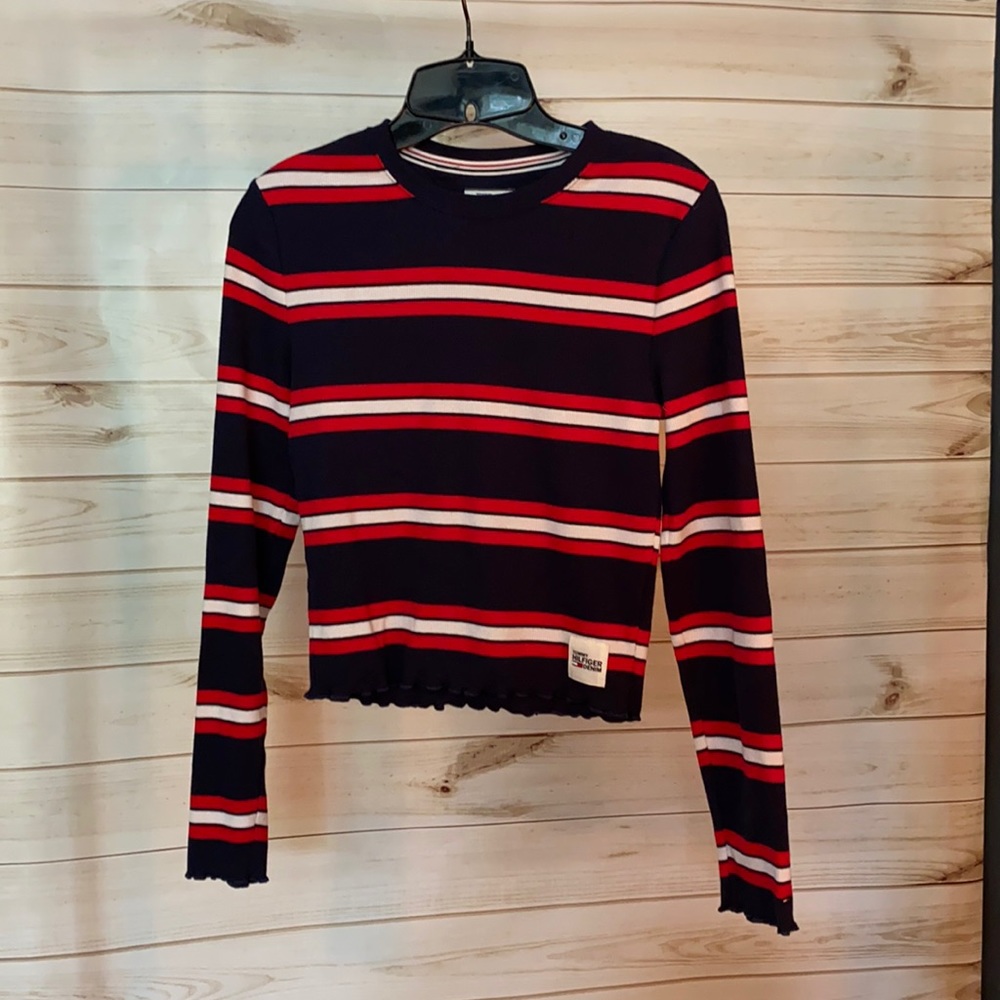 Cropped long sleeve top